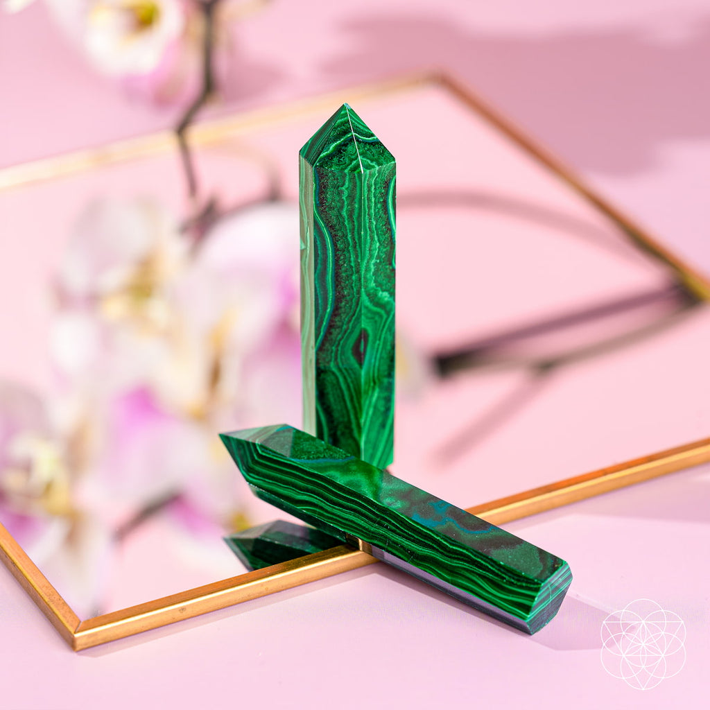 Malachite Crystal Point – Transformation & Healing Stone